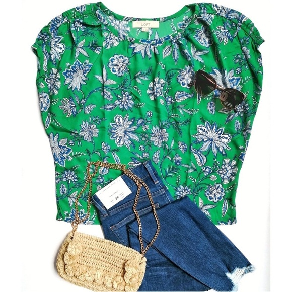 LOFT Tops - ‼️2/$15 SALE‼️LOFT green floral pattern blouse size small